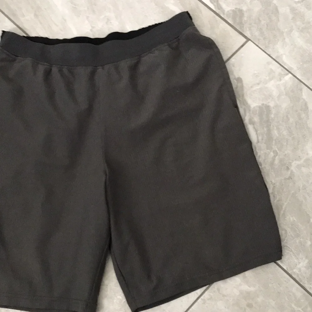 CHAMPION Men 9” Inseam Training lightweight Grey Shorts | M
